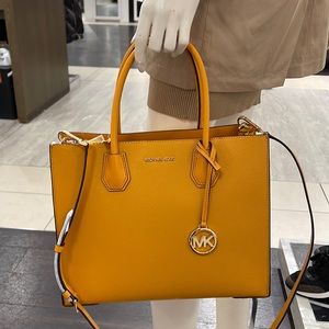 MICHAEL KORS
Mercer Large Pebbled Leather Accordion Tote Bag
Honeycomb Multi